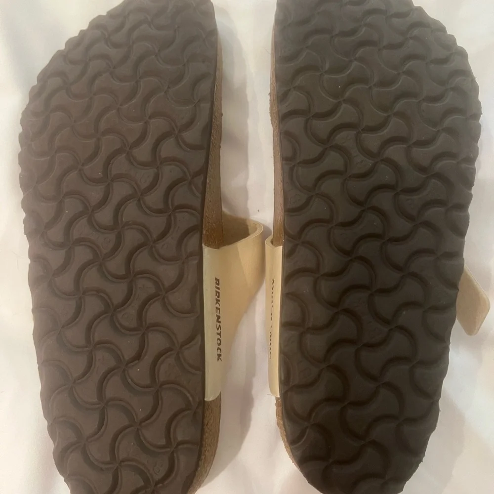 Birkenstock Gizeh Gold Sandals Size 10/41 - Picture 3 of 5